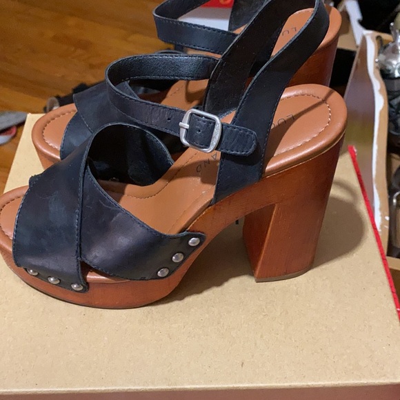 Shoes - Picture 2 of 4